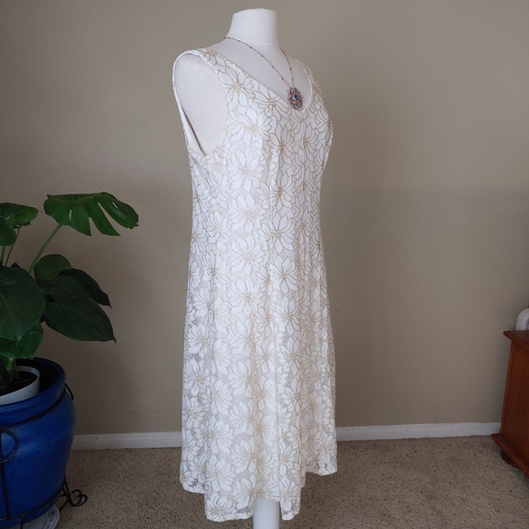 Gabby Skye-Fit & Flare Floral Lace Dress Size 16 - Picture 3 of 8